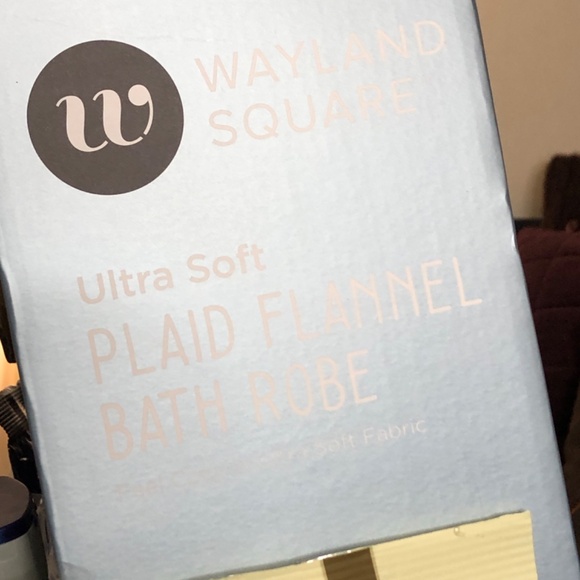 Men’s Ultra Soft Plaid Flannel Bath Robe w/NIVEA Body Wash, Loofah & Shave Gel - Picture 13 of 16